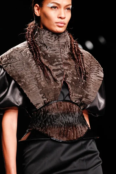 Look 3